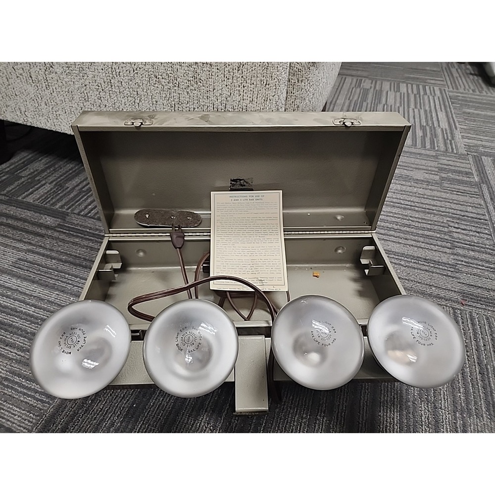Vintage Logan "Mini" Light Bar 4 Blubs For‎ Photo's and Lighting Fully Working